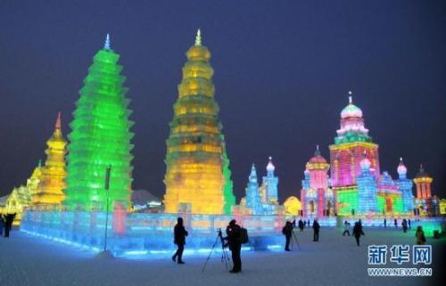 gleieznively:Amazing and Crazy Buildings Around the World# 9 Ice and Snow World in HarbinHarbin has once again gone ice crazy, and despite the freezing temperatures, visitors enjoy these stuing ice buildings, styled on architecture from around the world..