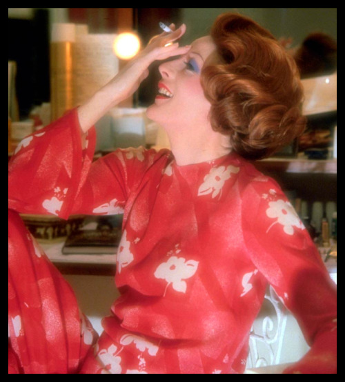 inactualfactmags:  Maggie backstage of Private Lives. This made me crave a fang… :P credit go