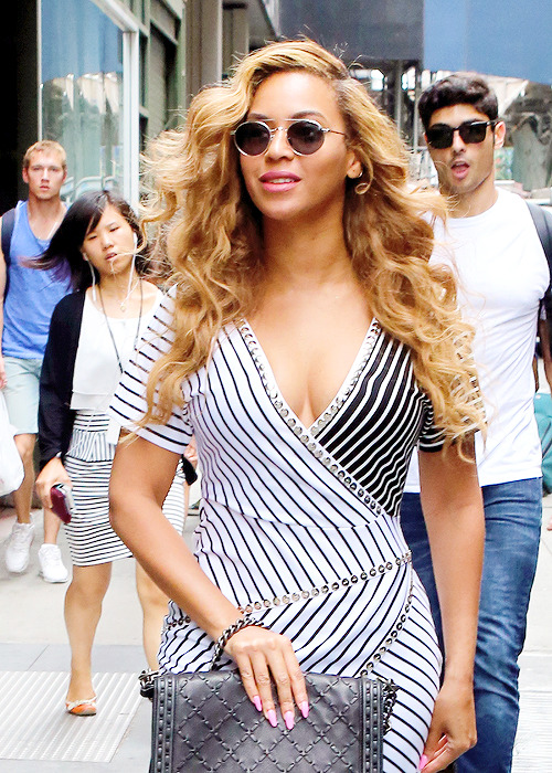 celebritiesofcolor:Beyonce out in NYC