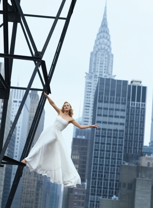 Kate Winslet with Chrysler Building for Harper’s Bazaar, August 2009. Photograph by Peter Lind