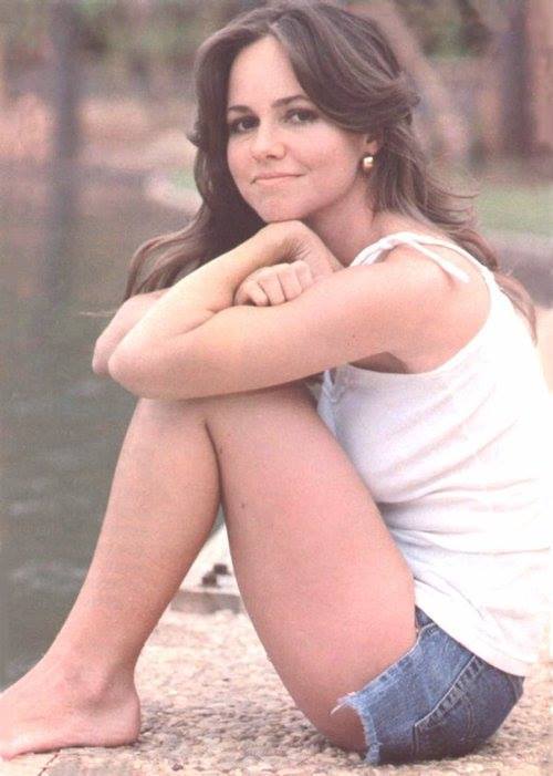 beatnikdaddio:  houseofsushi:  Sally Field (1977)  i will always reblog sally in cutoff shorts. always. 