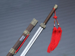 chinesesword:  Classic Chinese Sword Han Dynasty Style  http://www.icnbuys.com/chinese-tai-chi-sword-han-style.htmlReblog, Instant Follow Back