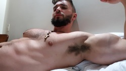 littlebottomspoon:  muskybro:waking up ripe I’d get closer and nestle into His big chest and bicep. I’ll be in His protection. Of course after sniffing His hairy pit.