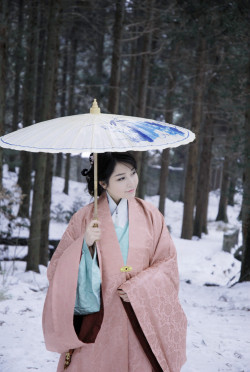 chinaism:  Hanfu (simplified Chinese: 汉服; traditional