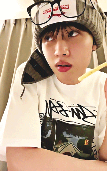 Sunwoo Displaying Loverboy Beanie Side-effects On Live...