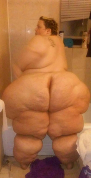 datdude4ssbbw:  rhyno7769:  Damn….she fine as hell… Somebody lucky…   True. Hit!