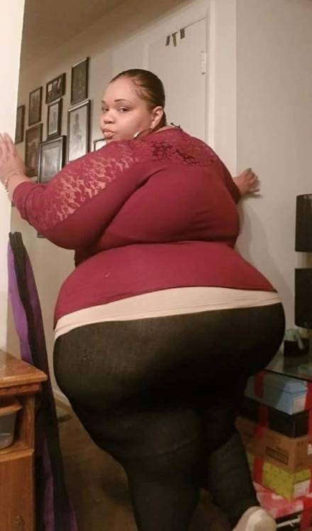 vinny2007: bigboodaddy82:   blackbbwonly: Redbone XSSBBW 