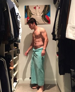 hotfamousmen:  Gregg Sulkin