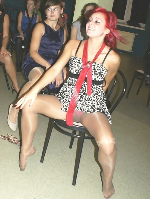 pantyhose-nylons-stockings:  chipper14222:  There are over 2,400 PH photos in my…