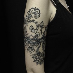 sashatattooing:  Mehendi tattoo, cover-up