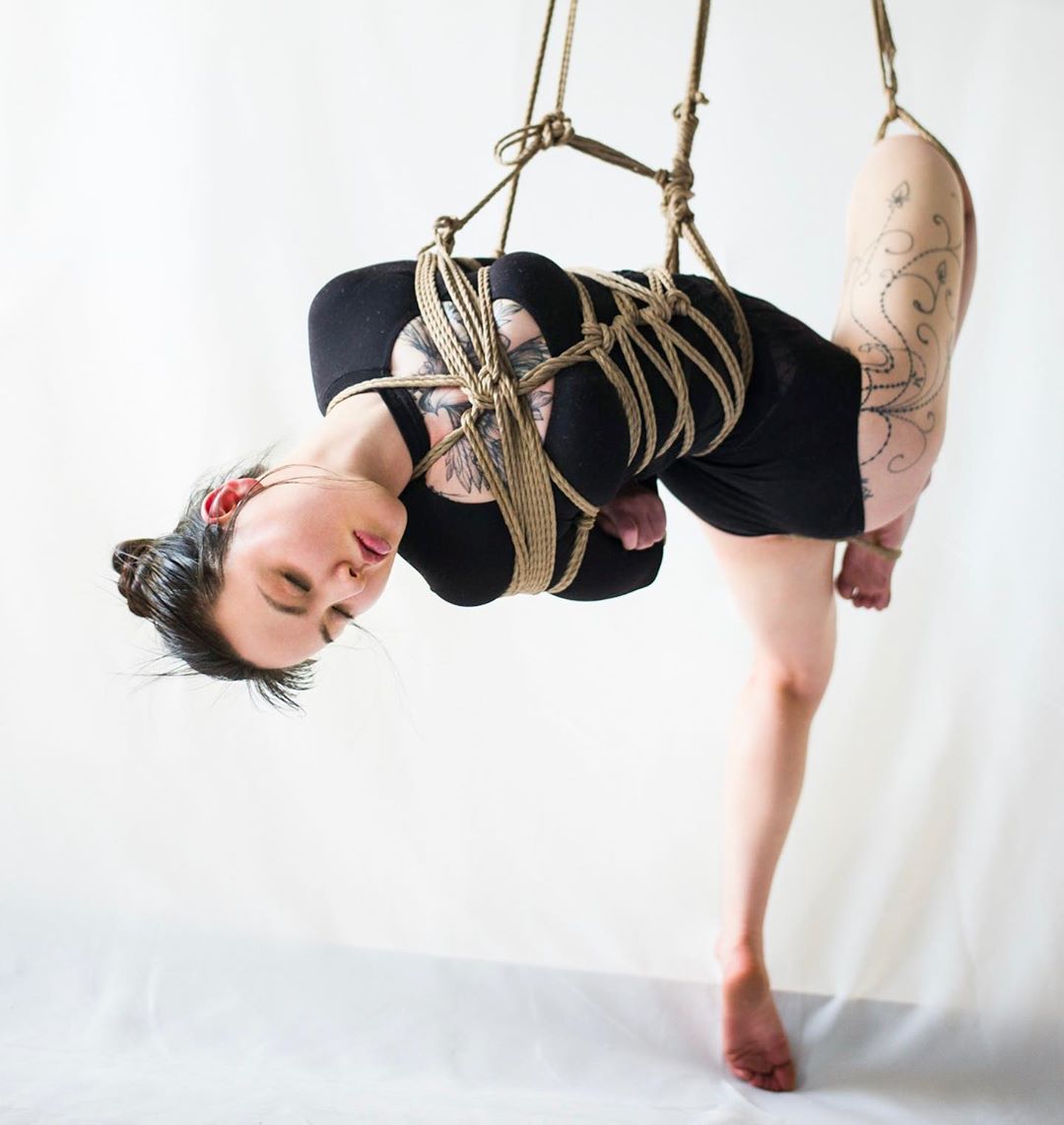 justscreenshots:Shibari &amp; Photo Hajime Kinoko