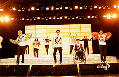 lopeirce:  glee meme → ten performances [4/10]↳ born this way 
