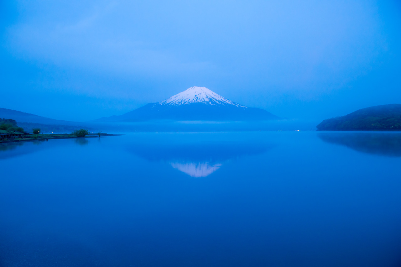 tulipnight:  Fuji  of May thru the Day by shinichiro* on Flickr.