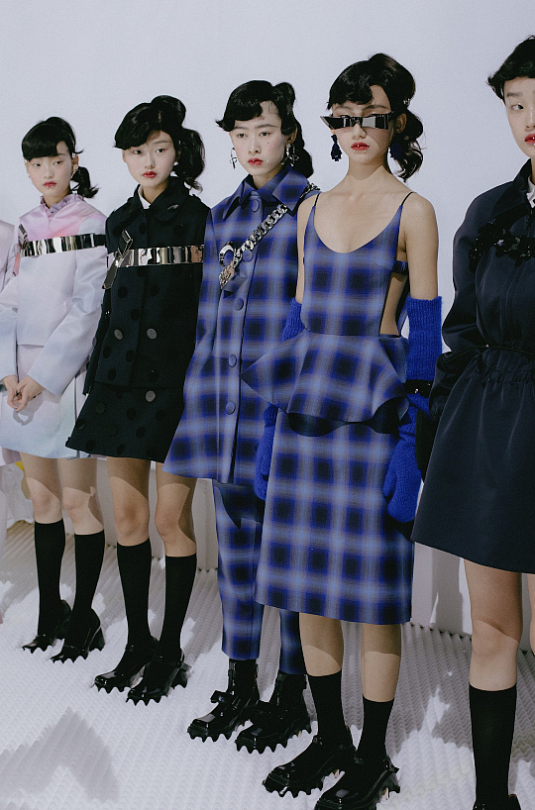 cyberglittter:shushu/tong fw21 backstage