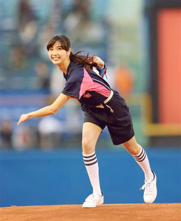 Yakult vs. Giants -  新川優愛