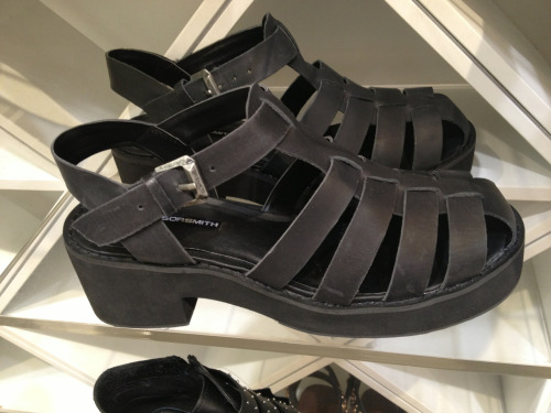 huade:  ahwahreh:  kalories:  SAW THESE AND I WANT THEM  yay i have these  me 2!!!!