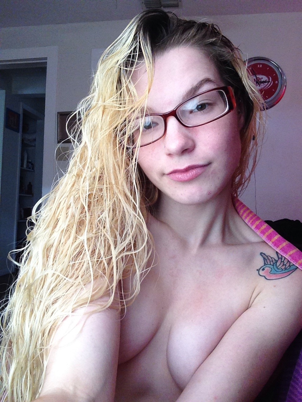 handsssalloverr:  after shower selfies-more on private blog