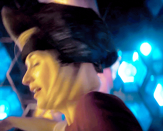 thirteenstardisfam:Thirteen + her welding helmet in 11x06