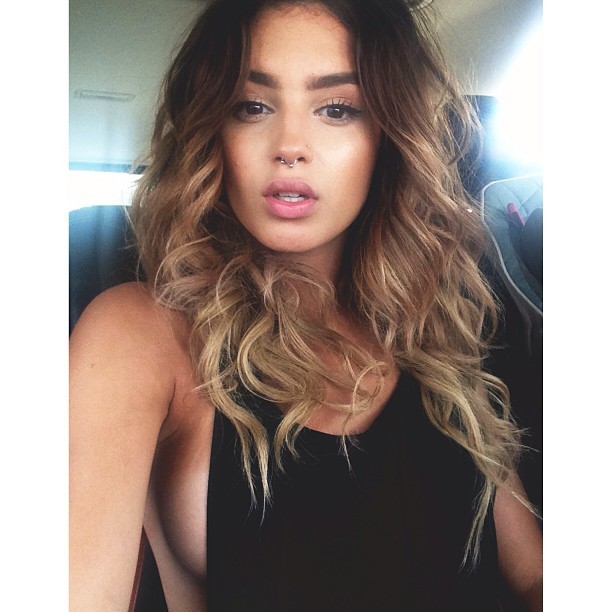 crystalsiasella:  http://www.crystalsiasella.tumblr.com/
