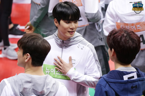 [PHOTOGALLERY] NU’EST W at 2018 ISAC: with fellow idols (SEVENTEEN, MXM) Imgur [40P]Source: ISAC Off