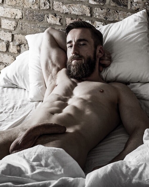 canitouchitdaddy: Morning buddy, come on let’s cuddle.