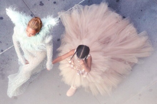 miss-mandy-m:Beyonce in Francesco Scognamiglio haute couture and Blue Ivy Carter in a custom made dr