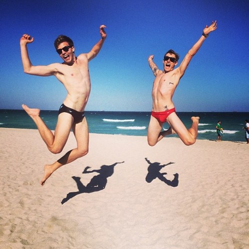 kinky-verbal-dom-top:  nuts4speedos:  Joyful  Adorable