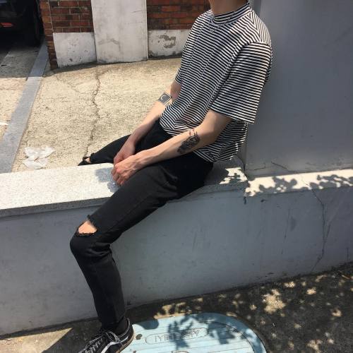 lewisapon:  Similar HERE.Shop At: Apon