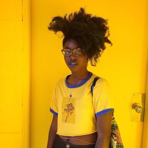 grickgrack:Yellow walls and afros ✨Pc: @very.small by hairuh ift.tt/1ITbugd