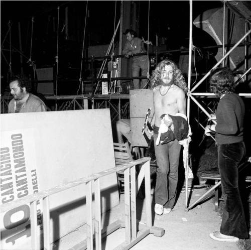 Milan 71-Robert Carrying Away Jimmy's Doubleneck Guitar After The Riot