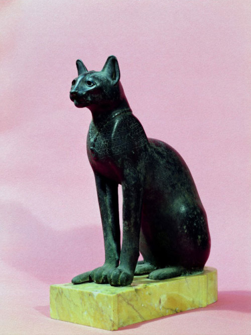 catsuggest - grandegyptianmuseum - Statuette of the cat goddess...