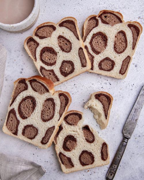 LEOPARD MILK BREAD (recipe — vegan, dairy-free )Wow! The leopard pattern on this bread is stunning! 