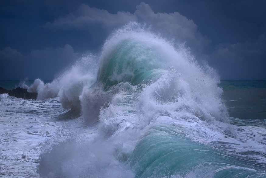 nubbsgalore:  explossions in the sea. photos by giovanni allievi along the italian