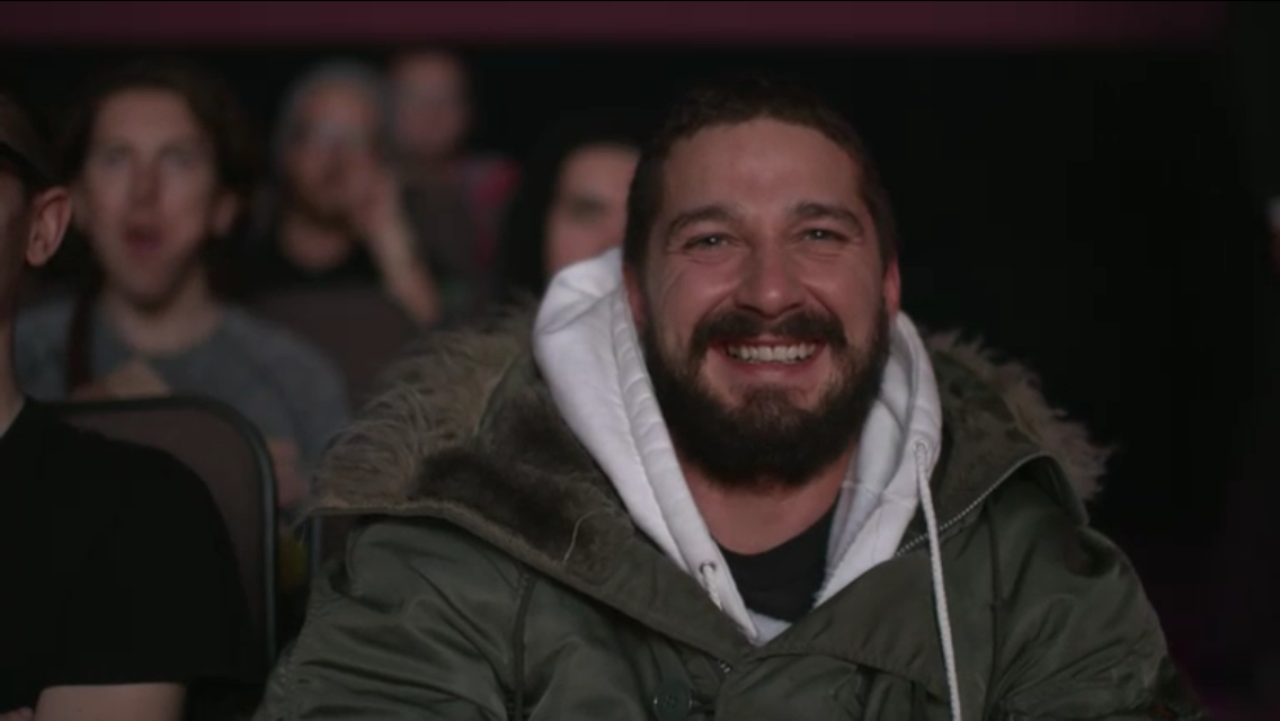 thekeyofreason:  small-yawn:  he’s so happy watching holes!!!  This is all I wanted