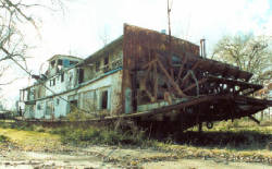 aizercul:  various shoots of the Mamie S. Barrett, a sternwheeler used by FDR in the Mississippi River inspections (NONE OF THESE IS MINE, ALL THE SOURCES ARE IN THE SINGLE PICS) 