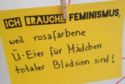 wer-braucht-feminismus:  &ldquo;Ich brauche Feminismus, weil rosafarbene Ü-Eier für Mädchen totaler Blödsinn sind!&rdquo; 