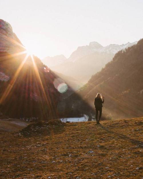 hazelespresso:sunrise in the mountains❤ (patzaaaa)