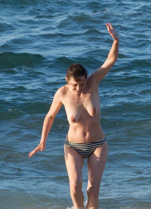 toplessbeachcelebs:  Marion Cotillard (Actress) topless in the Canary Islands (May 2016) Fans of large aerolas are in for a treat! French actress Marion Cotillard was in the Canary Islands shooting her upcoming film Allied with Brad Pitt when she decided