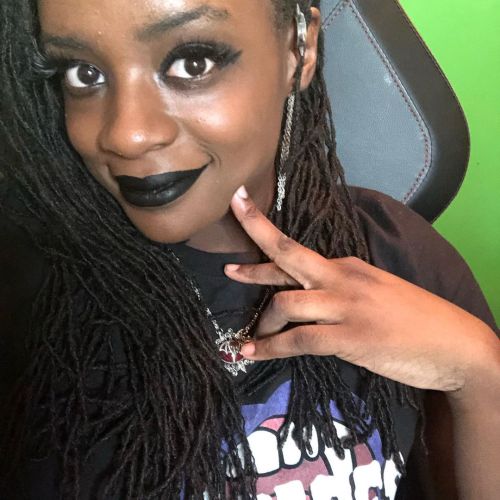 We’re live playing games for FREAKY FRIDAY! #screamreapers #pocinplay http://www.Twitch.tv/writingva