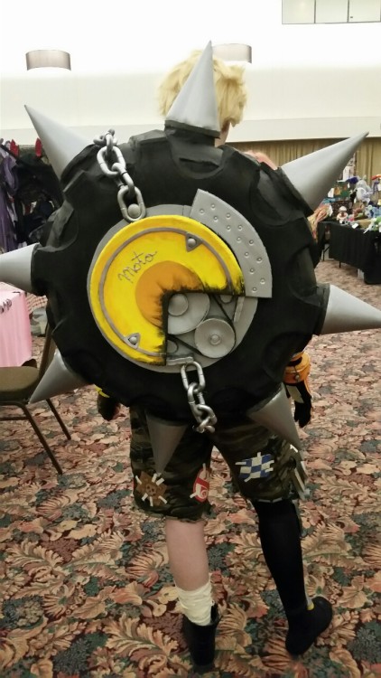 pinksugarprince:  MY DREAMS HAVE COME TRUE!!!!!! Finally got to see an awesome Junkrat cosplay in person aaagh!! Cosplayer is @kaitexel who is also an amazing artist and draws Jamie equally nice. :D (sorry for low quality selfie bad lighting)