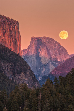 vurtual:  Full Moon Rise Behind Half Dome