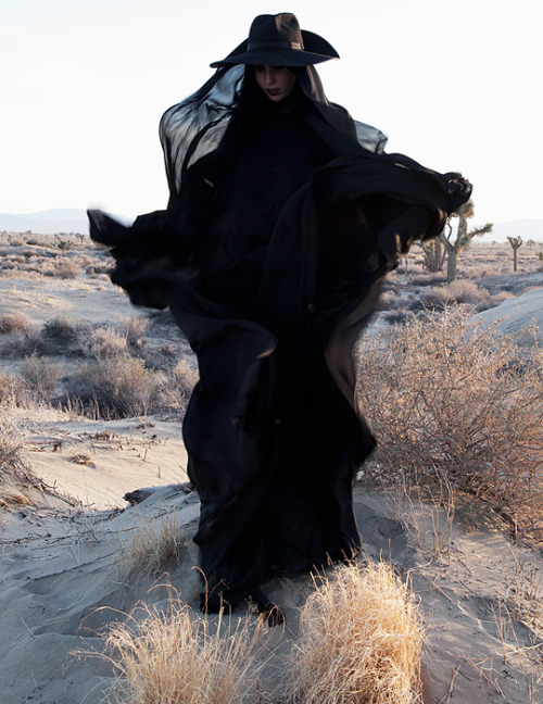 take-me-far-away-from-here:Singer Chelsea Wolfe
