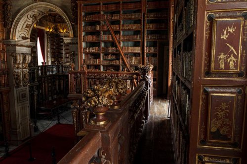 legendary-scholar:  The Biblioteca Joanina,