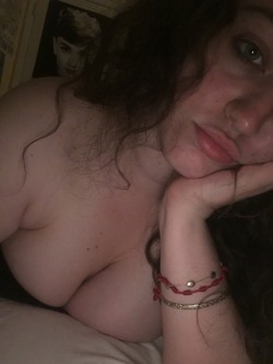 primros-e:  sad, pouty, slutty gf pics are