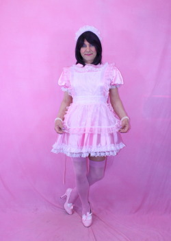 ohmichelleoh:Sissy frilly pink satin!