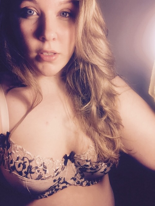 sierra-marie94: ilovelickingpussyandfeet: sierra-marie94: Some pics of me in a bra I’ve yet to wear!