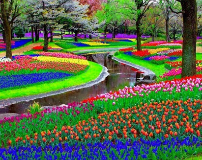 sixpenceee: The world’s largest flower garden is called Keukenhof. It is located in the Netherlands. The first 2 pictures are known as the River of Flowers. It looks so beautiful that I just want to take a nap there on a sunny day. This garden covers