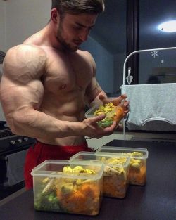 bodybuilers4worship:  drwannabebigger: Vojta Trnka  Hope you have a fag prepping your food Sir 