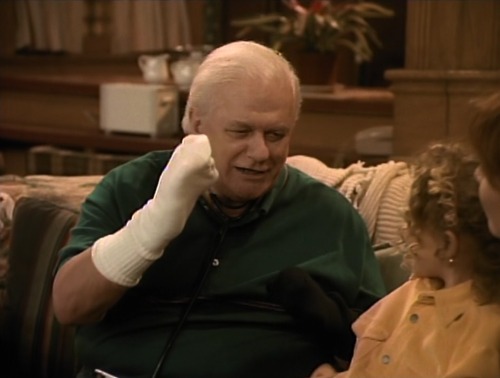 Evening Shade (TV Series) The Odder Couple S4/E25 (1994), Wood must live with Taylor until little Em