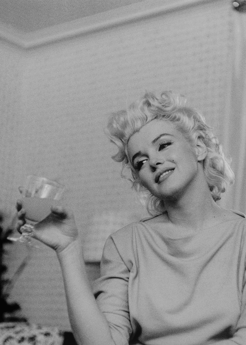 Sex missmonroes:   Marilyn Monroe photographed pictures